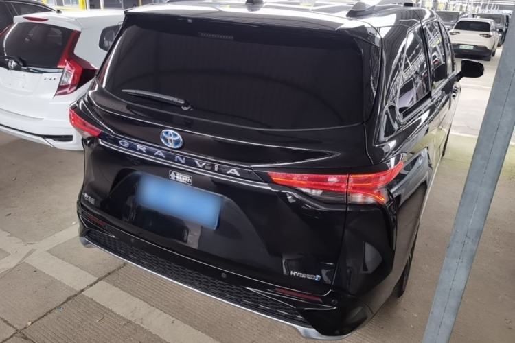 Used Toyota Granvia 2023 2.5L Hybrid Flagship VIP Edition Rear Right 45 Deg