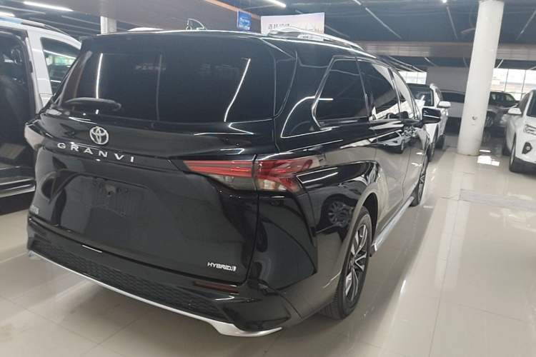 Used Toyota Granvia 2023 2.5L Hybrid Luxury Edition Rear Right 45 Deg