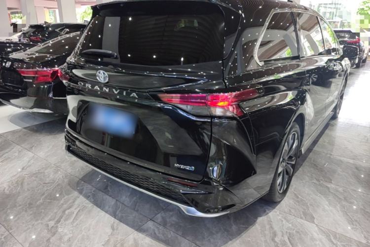 Used Toyota Granvia 2023 2.5L Hybrid Prestige PLUS Edition Rear Right 45 Deg