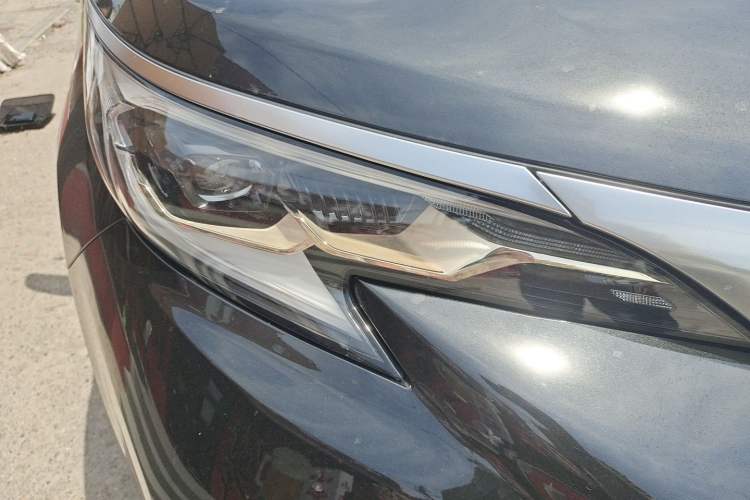 Used Toyota Granvia 2023 2.5L Hybrid Prestige PLUS Edition Right Front Headlight