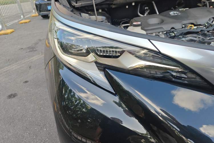 Used Toyota Granvia 2023 2.5L Hybrid Luxury Edition Right Front Headlight