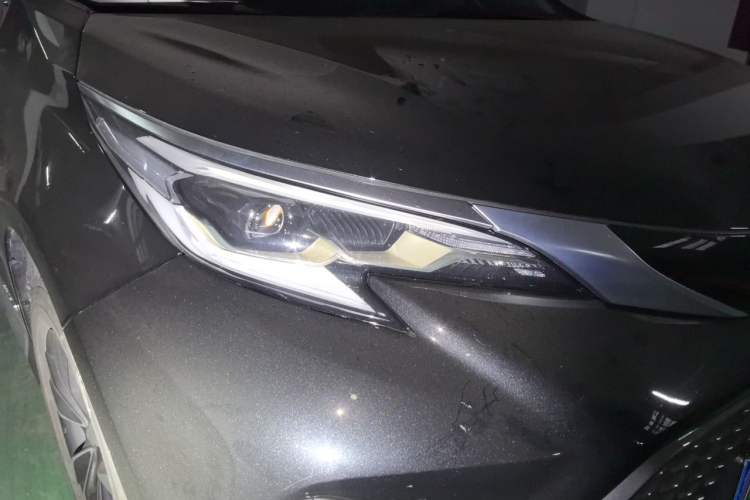 Used Toyota Granvia 2023 2.5L Hybrid Luxury Edition Right Front Headlight