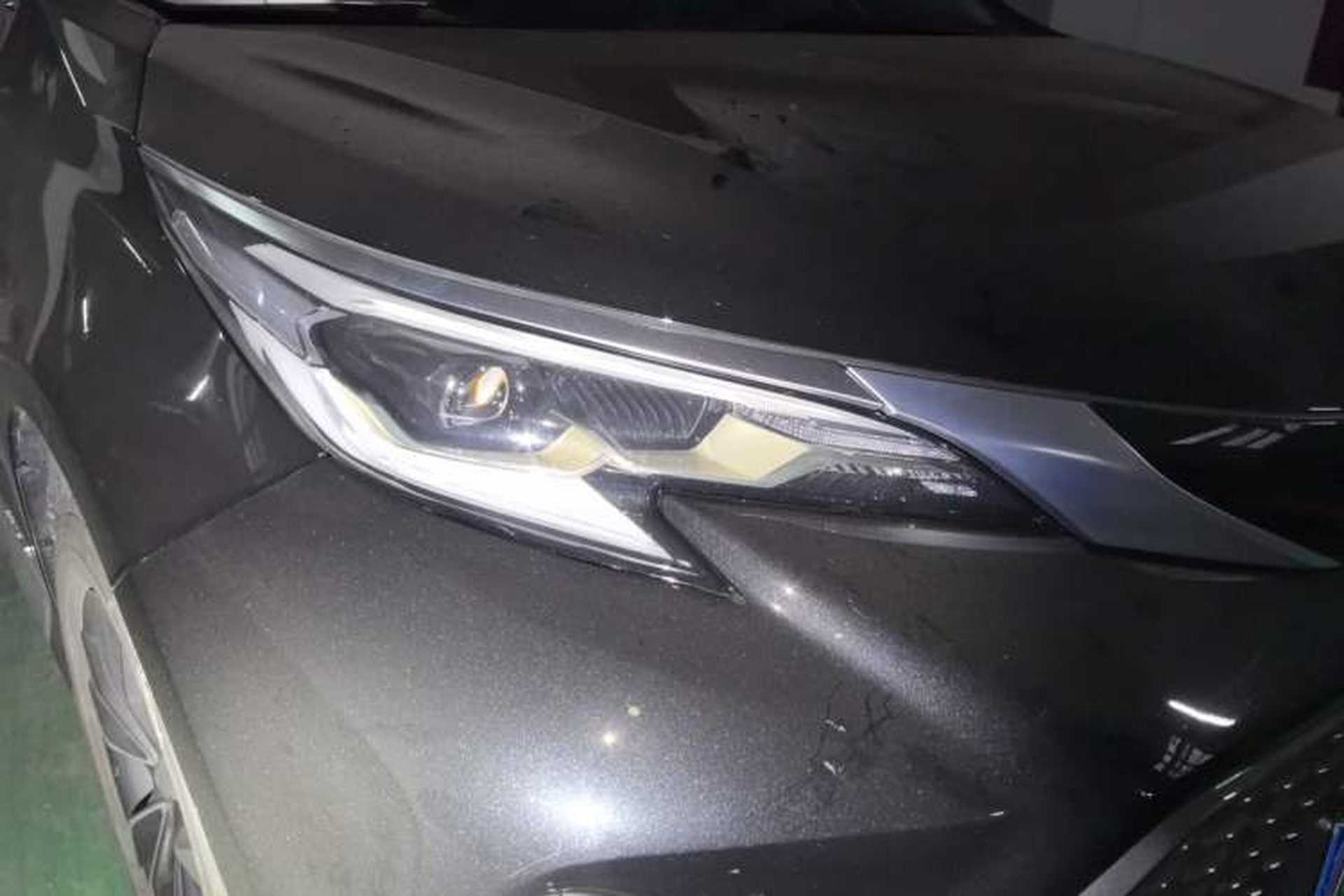 Used Toyota Granvia 2023 2.5L Hybrid Luxury Edition Right Front Headlight