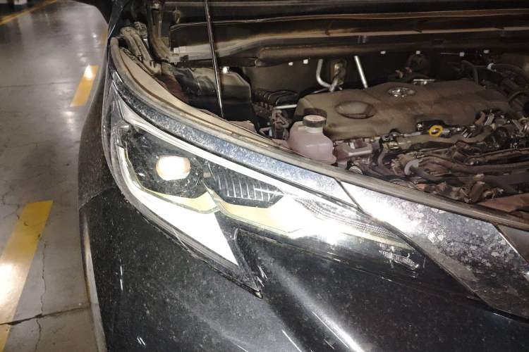 Used Toyota Granvia 2023 2.5L Hybrid Comfort Edition Right Front Headlight
