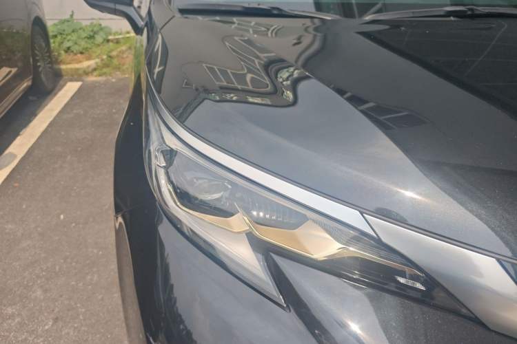 Used Toyota Granvia 2023 2.5L Hybrid Prestige PLUS Edition Right Front Headlight