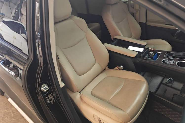 Used Toyota Granvia 2023 2.5L Hybrid Prestige PLUS Edition Right Front Seat