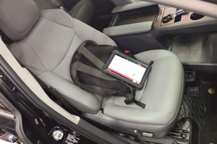 Used Toyota Granvia 2023 2.5L Hybrid Prestige PLUS Edition Right Front Seat