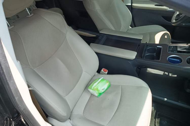 Used Toyota Granvia 2023 2.5L Hybrid Prestige PLUS Edition Right Front Seat