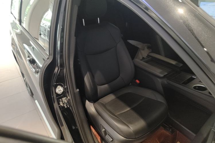 Used Toyota Granvia 2023 2.5L Hybrid Flagship VIP Edition Right Front Seat