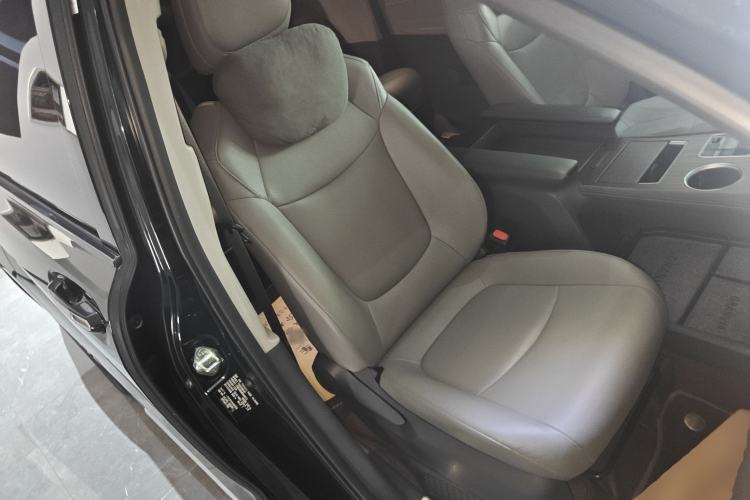 Used Toyota Granvia 2023 2.5L Hybrid Comfort Edition Right Front Seat