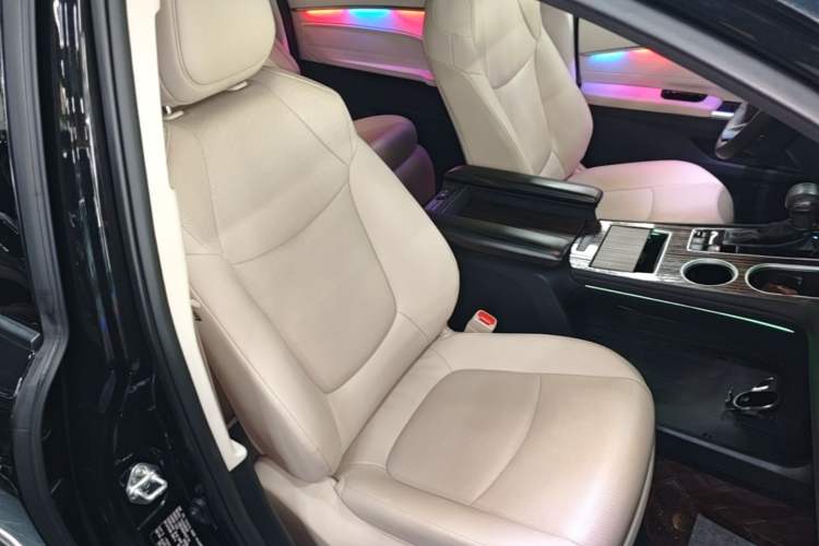 Used Toyota Granvia 2023 2.5L Hybrid Prestige PLUS Edition Right Front Seat