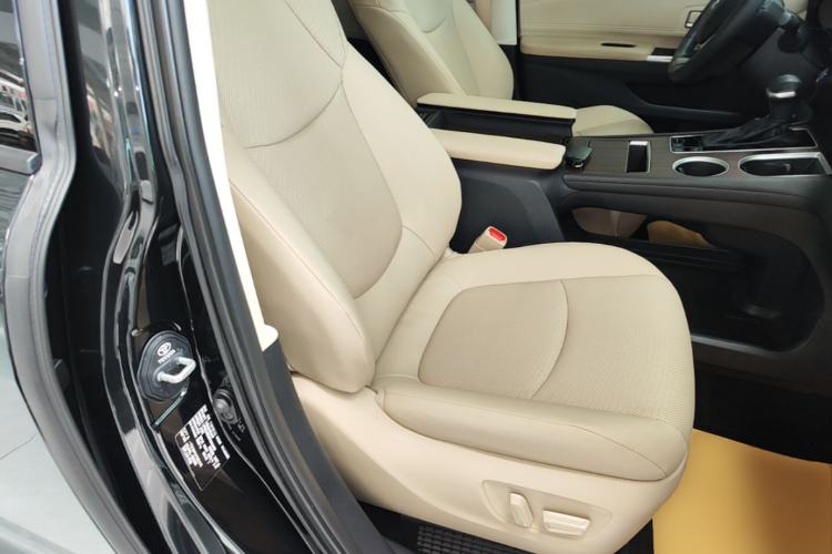 Used Toyota Granvia 2023 2.5L Hybrid Prestige PLUS Edition Right Front Seat