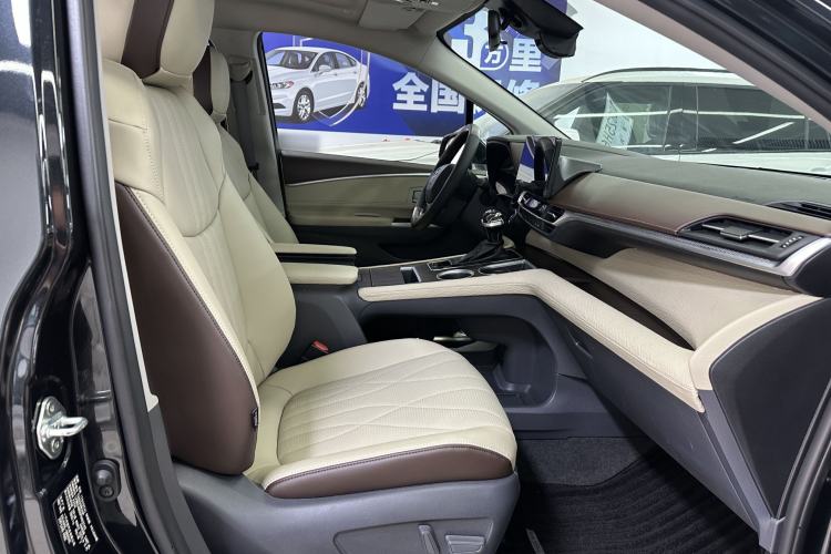 Used Toyota Granvia 2023 2.5L Hybrid Comfort Edition Right Front Seat
