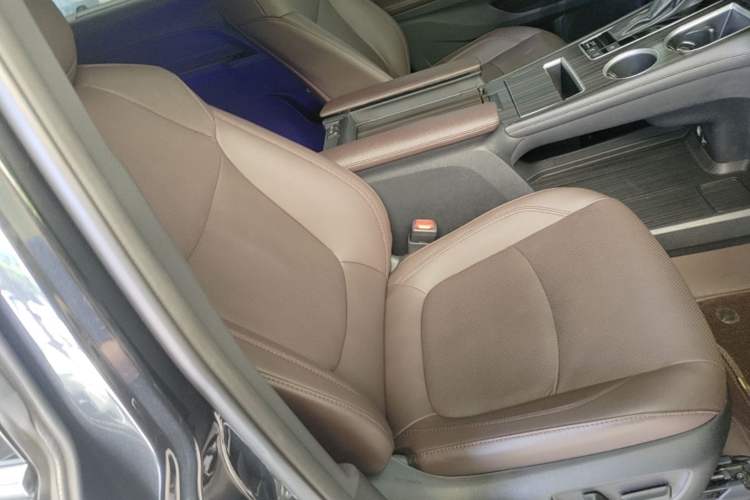Used Toyota Granvia 2023 2.5L Hybrid Flagship VIP Edition Right Front Seat