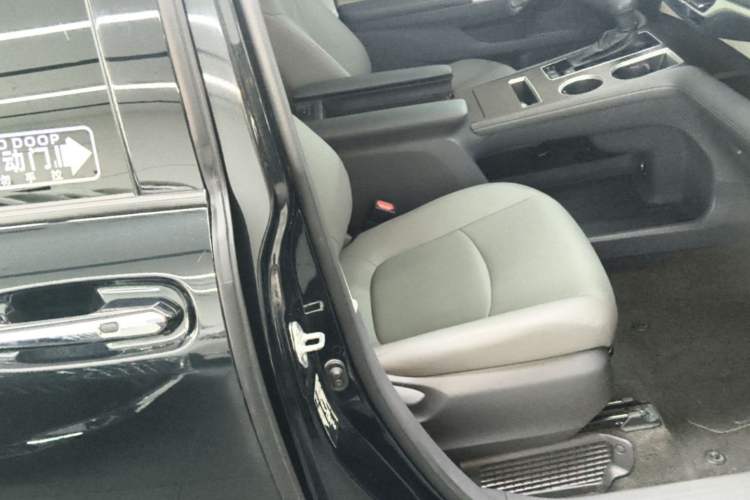 Used Toyota Granvia 2023 2.5L Hybrid Comfort Edition Right Front Seat