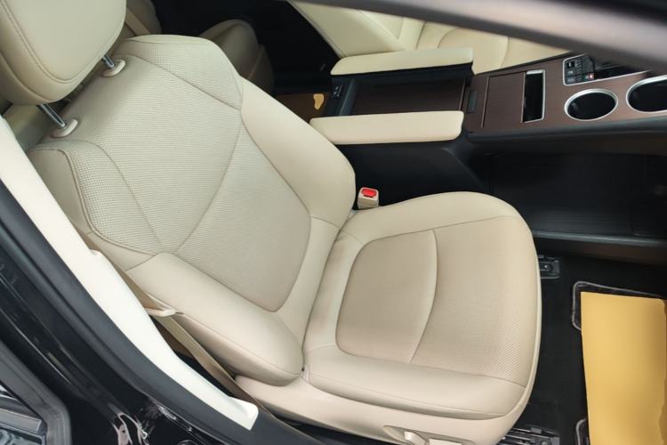 Used Toyota Granvia 2023 2.5L Hybrid Prestige PLUS Edition Right Front Seat