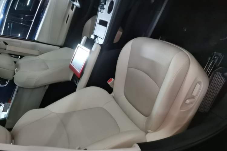 Used Toyota Granvia 2023 2.5L Hybrid Prestige PLUS Edition Right Front Seat