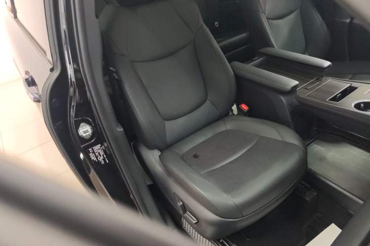 Used Toyota Granvia 2023 2.5L Hybrid Prestige VIP Edition Right Front Seat