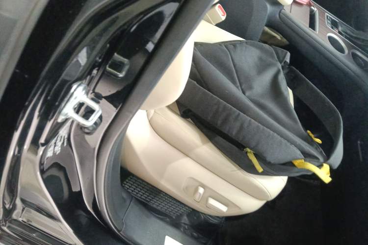 Used Toyota Granvia 2023 2.5L Hybrid Prestige PLUS Edition Right Front Seat