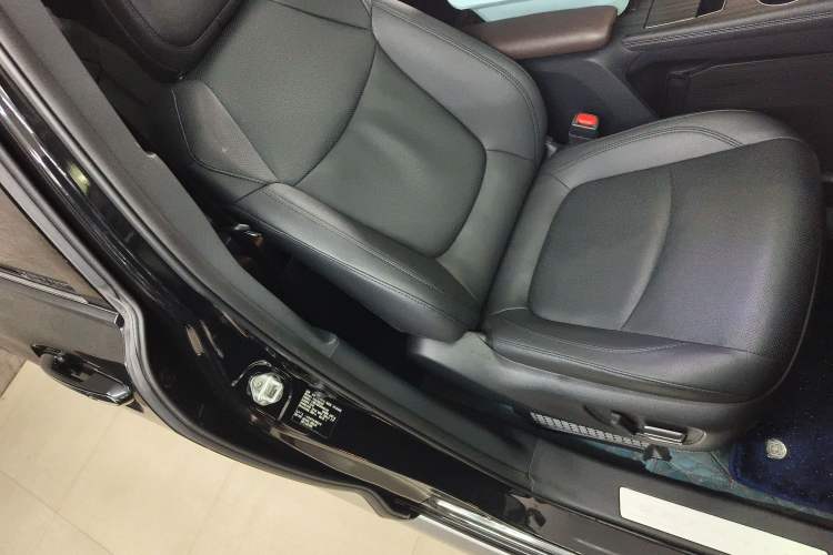 Used Toyota Granvia 2023 2.5L Hybrid Prestige VIP Edition Right Front Seat