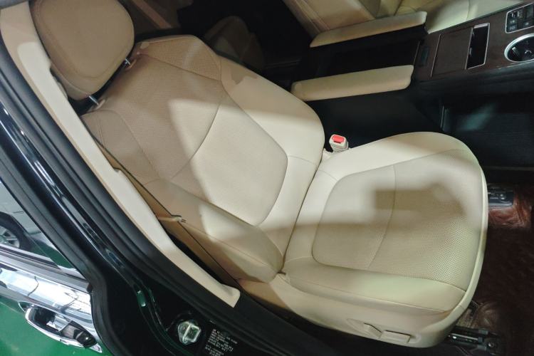 Used Toyota Granvia 2023 2.5L Hybrid Prestige PLUS Edition Right Front Seat