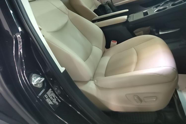 Used Toyota Granvia 2023 2.5L Hybrid Prestige PLUS Edition Right Front Seat