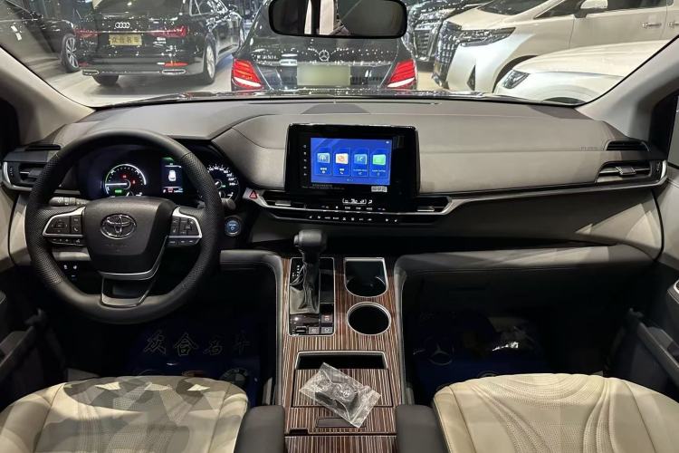 Used Toyota Granvia 2023 2.5L Hybrid Comfort Edition Right Front Seat