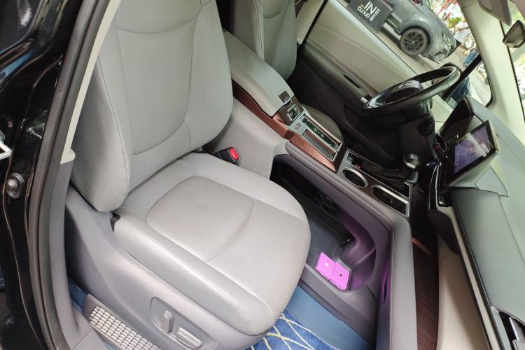 Used Toyota Granvia 2023 2.5L Hybrid Prestige VIP Edition Right Front Seat