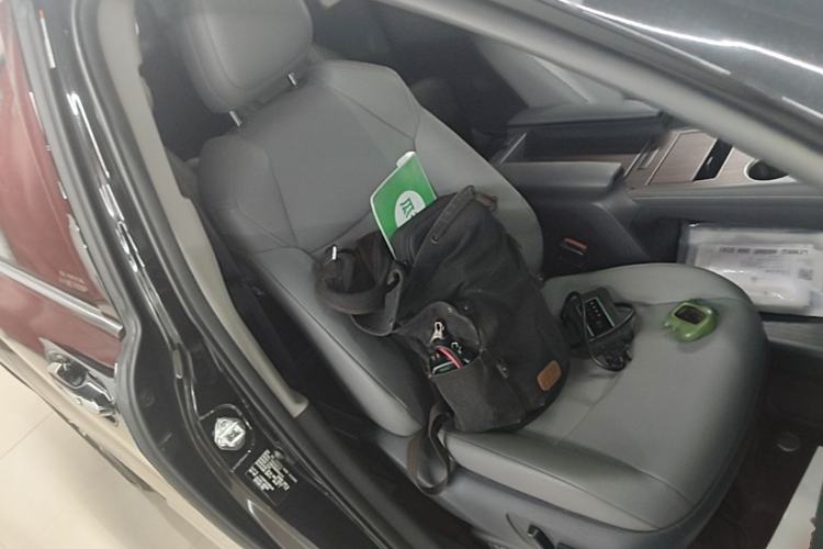 Used Toyota Granvia 2023 2.5L Hybrid Luxury Edition Right Front Seat