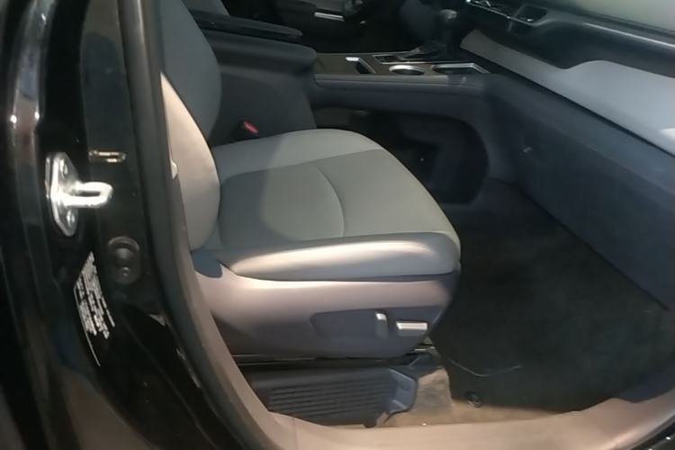 Used Toyota Granvia 2023 2.5L Hybrid Comfort Edition Right Front Seat