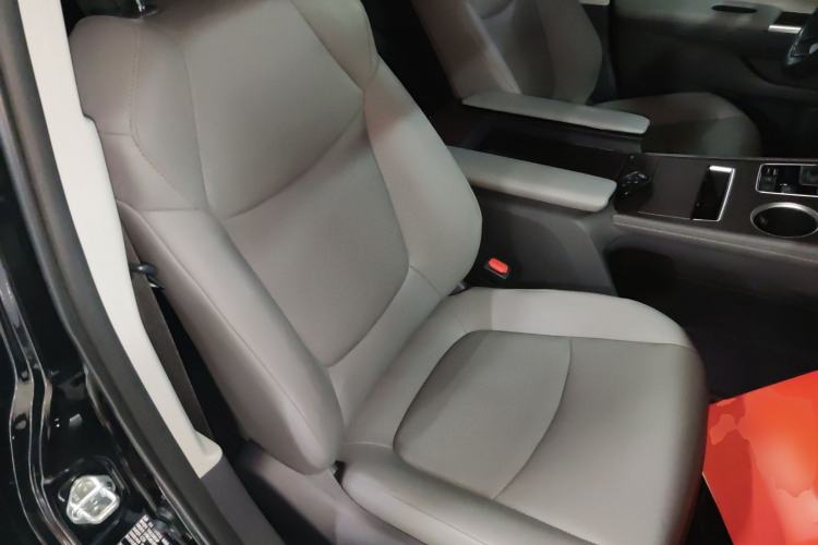 Used Toyota Granvia 2023 2.5L Hybrid Prestige PLUS Edition Right Front Seat