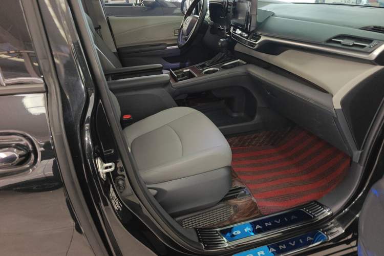 Used Toyota Granvia 2023 2.5L Hybrid Comfort Edition Right Front Seat
