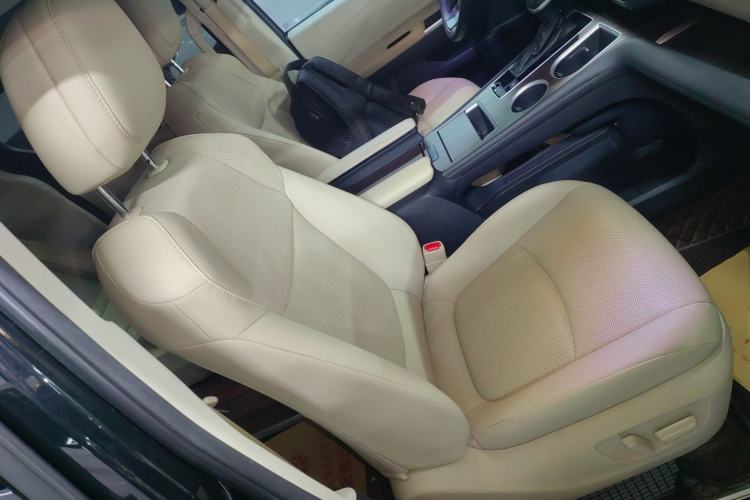 Used Toyota Granvia 2023 2.5L Hybrid Prestige PLUS Edition Right Front Seat