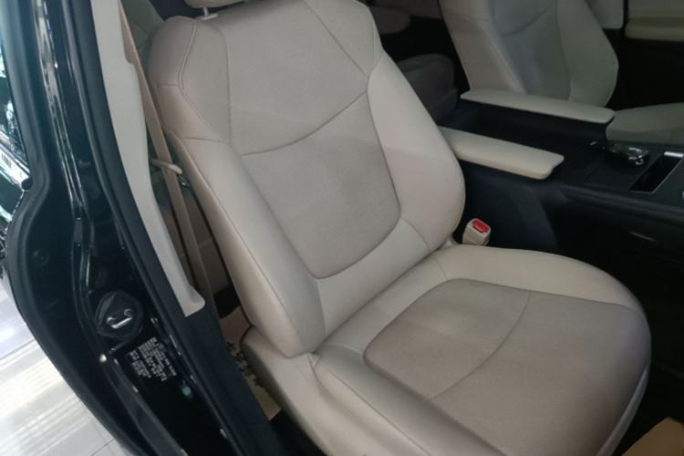 Used Toyota Granvia 2023 2.5L Hybrid Prestige PLUS Edition Right Front Seat