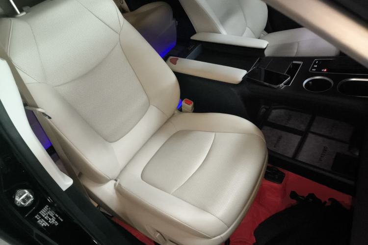 Used Toyota Granvia 2023 2.5L Hybrid Prestige PLUS Edition Right Front Seat