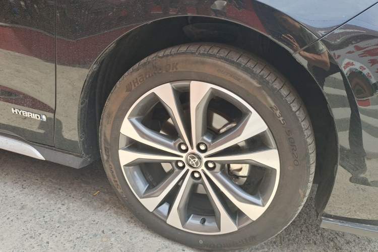 Used Toyota Granvia 2023 2.5L Hybrid Prestige PLUS Edition Right Front Wheel Hub