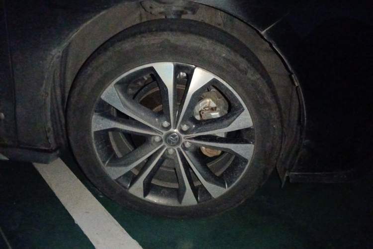 Used Toyota Granvia 2023 2.5L Hybrid Prestige PLUS Edition Right Front Wheel Hub