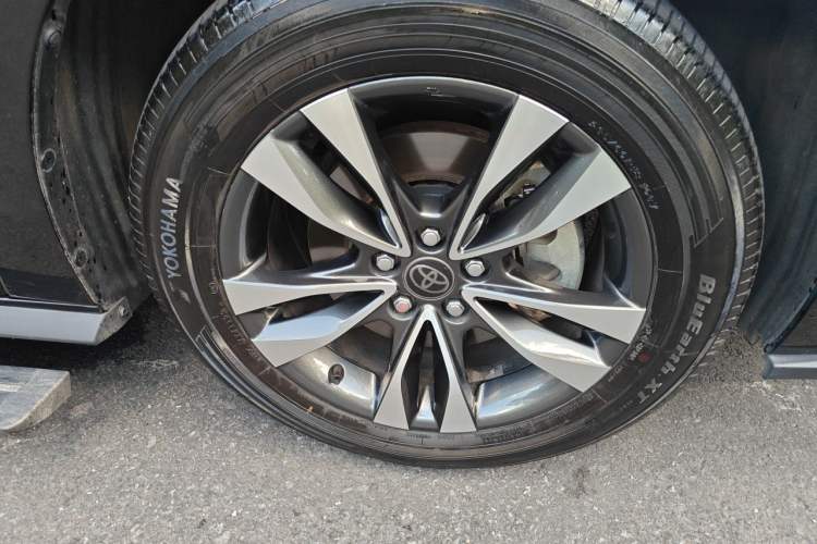 Used Toyota Granvia 2023 2.5L Hybrid Luxury Edition Right Front Wheel Hub