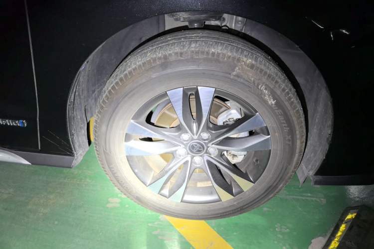 Used Toyota Granvia 2023 2.5L Hybrid Luxury Edition Right Front Wheel Hub