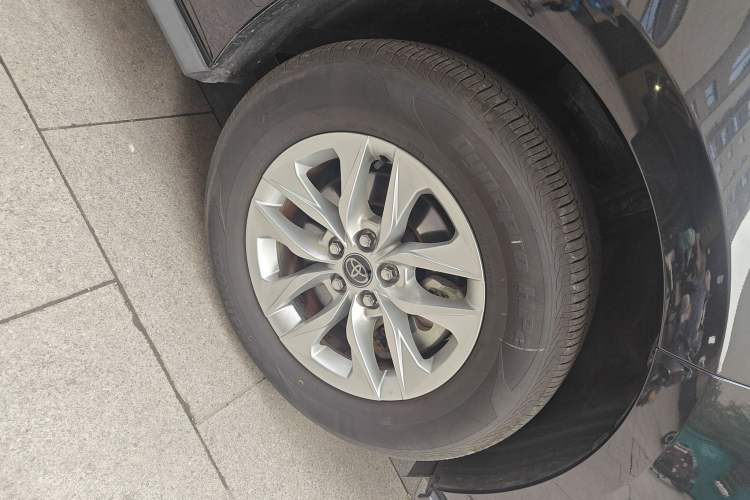 Used Toyota Granvia 2023 2.5L Hybrid Comfort Edition Right Front Wheel Hub