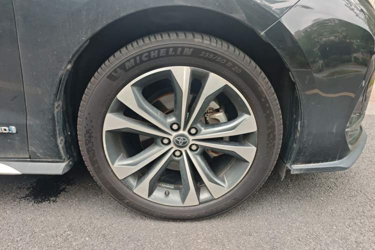 Used Toyota Granvia 2023 2.5L Hybrid Prestige PLUS Edition Right Front Wheel Hub