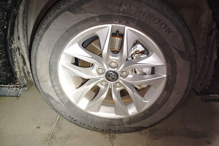 Used Toyota Granvia 2023 2.5L Hybrid Comfort Edition Right Front Wheel Hub