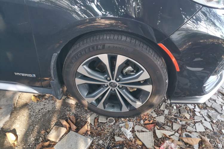Used Toyota Granvia 2023 2.5L Hybrid Prestige PLUS Edition Right Front Wheel Hub