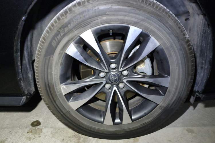 Used Toyota Granvia 2023 2.5L Hybrid Luxury Edition Right Front Wheel Hub