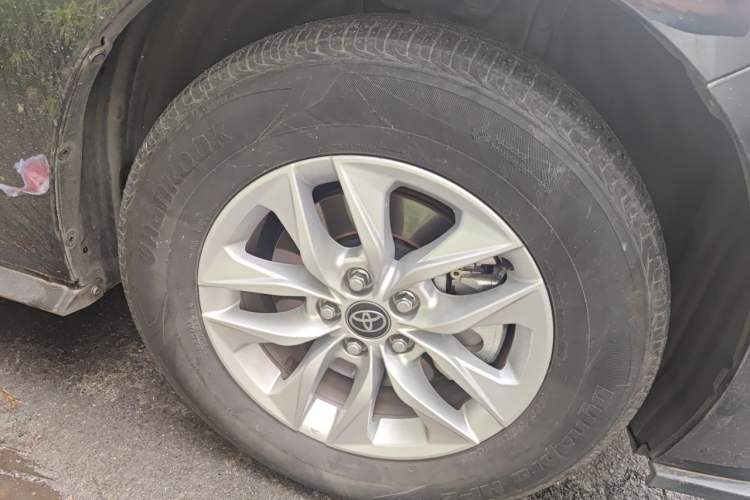 Used Toyota Granvia 2023 2.5L Hybrid Comfort Edition Right Front Wheel Hub