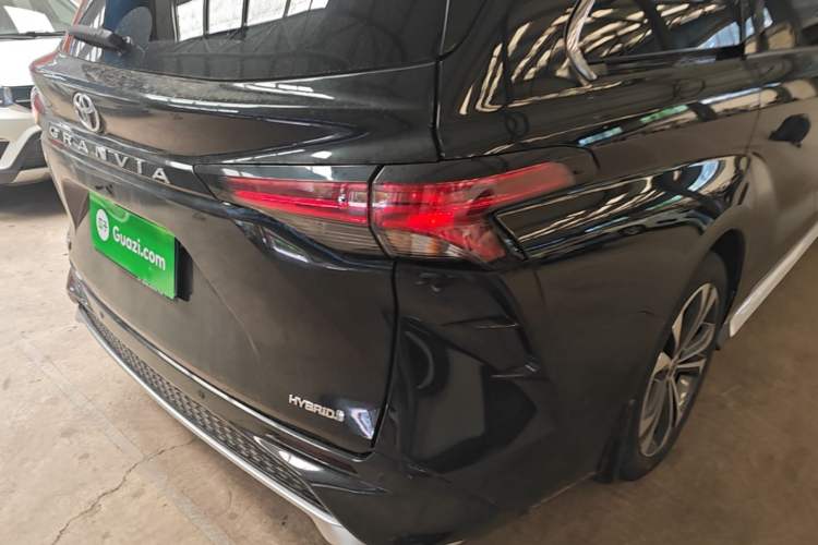 Used Toyota Granvia 2023 2.5L Hybrid Prestige PLUS Edition Right Rear Taillight
