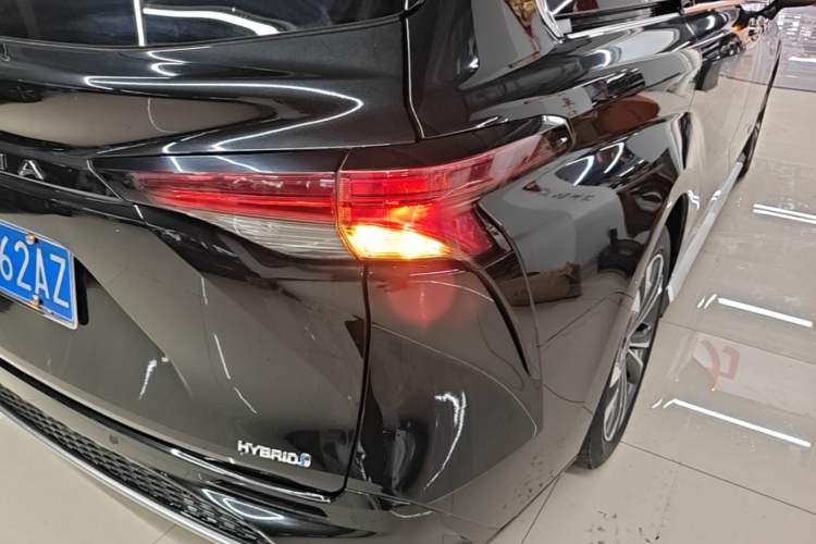 Used Toyota Granvia 2023 2.5L Hybrid Prestige PLUS Edition Right Rear Taillight