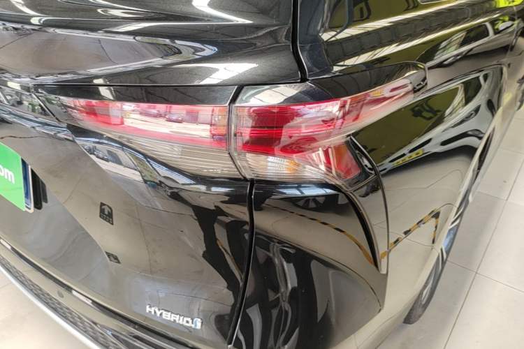 Used Toyota Granvia 2023 2.5L Hybrid Flagship VIP Edition Right Rear Taillight