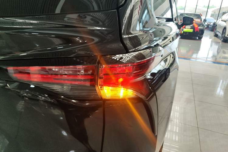 Used Toyota Granvia 2023 2.5L Hybrid Prestige PLUS Edition Right Rear Taillight