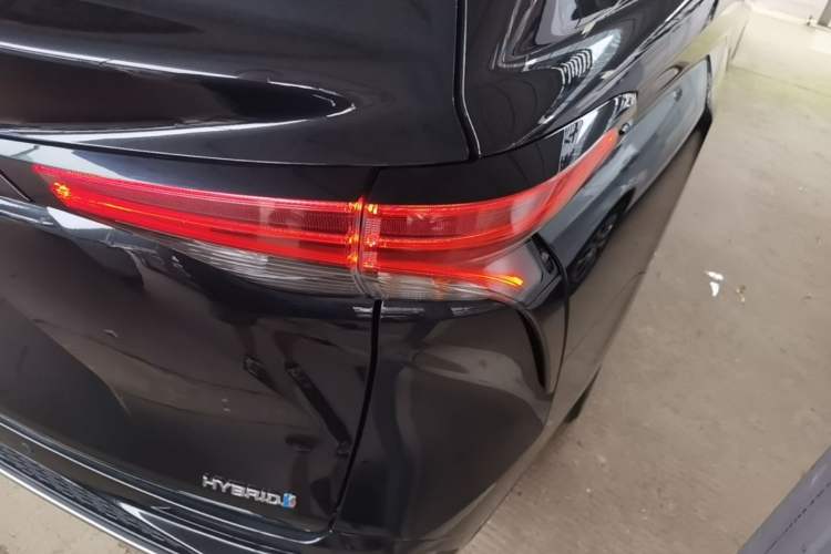 Used Toyota Granvia 2023 2.5L Hybrid Flagship VIP Edition Right Rear Taillight